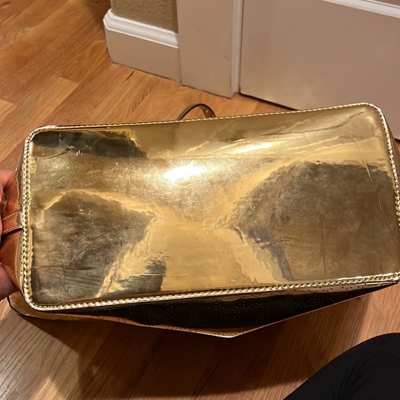 Kate Spade /Gold /Perforated Hearts /Shoulder Tote bag. Dimensions 10/12/6 - Picture 6 of 9